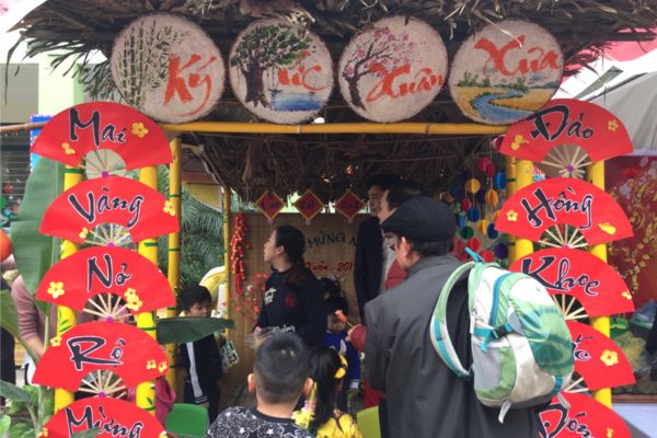 Mẫu gian hàng hội chợ tết đẹp và thu hút&nbsp;mẫu số 7