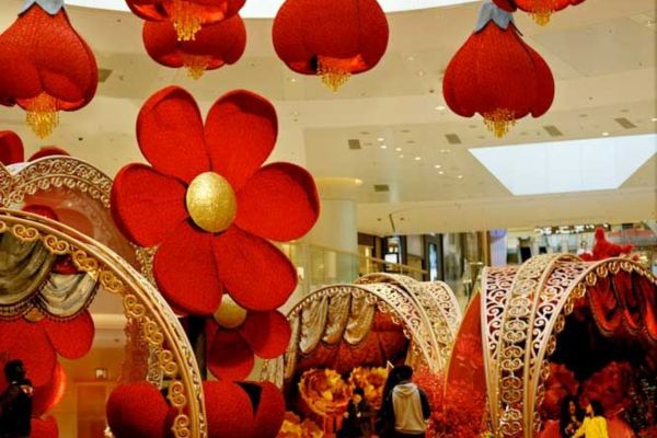 Trang trí gian hàng tết bằng hoa&nbsp;